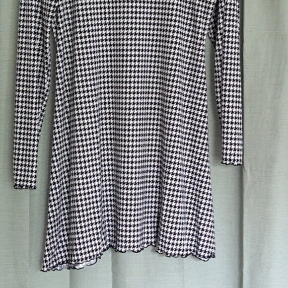 SO Brand Houndstooth Long Sleeve Dress - Picture 2 of 4